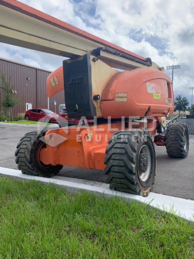 2011 JLG 800AJ