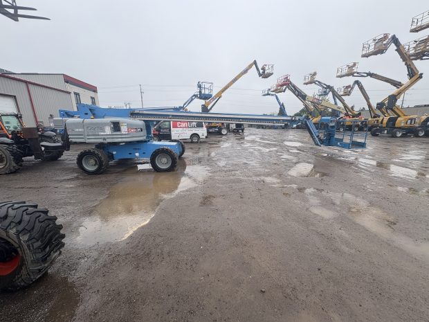 2006 Genie S-85 Boom Lift - Image 2